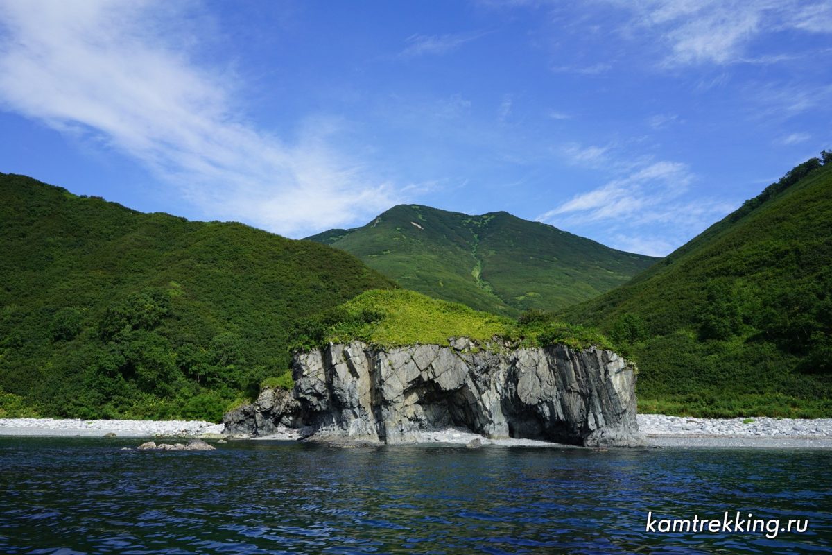 Морские-прогулки-на-Камчатке-бухта-Русская